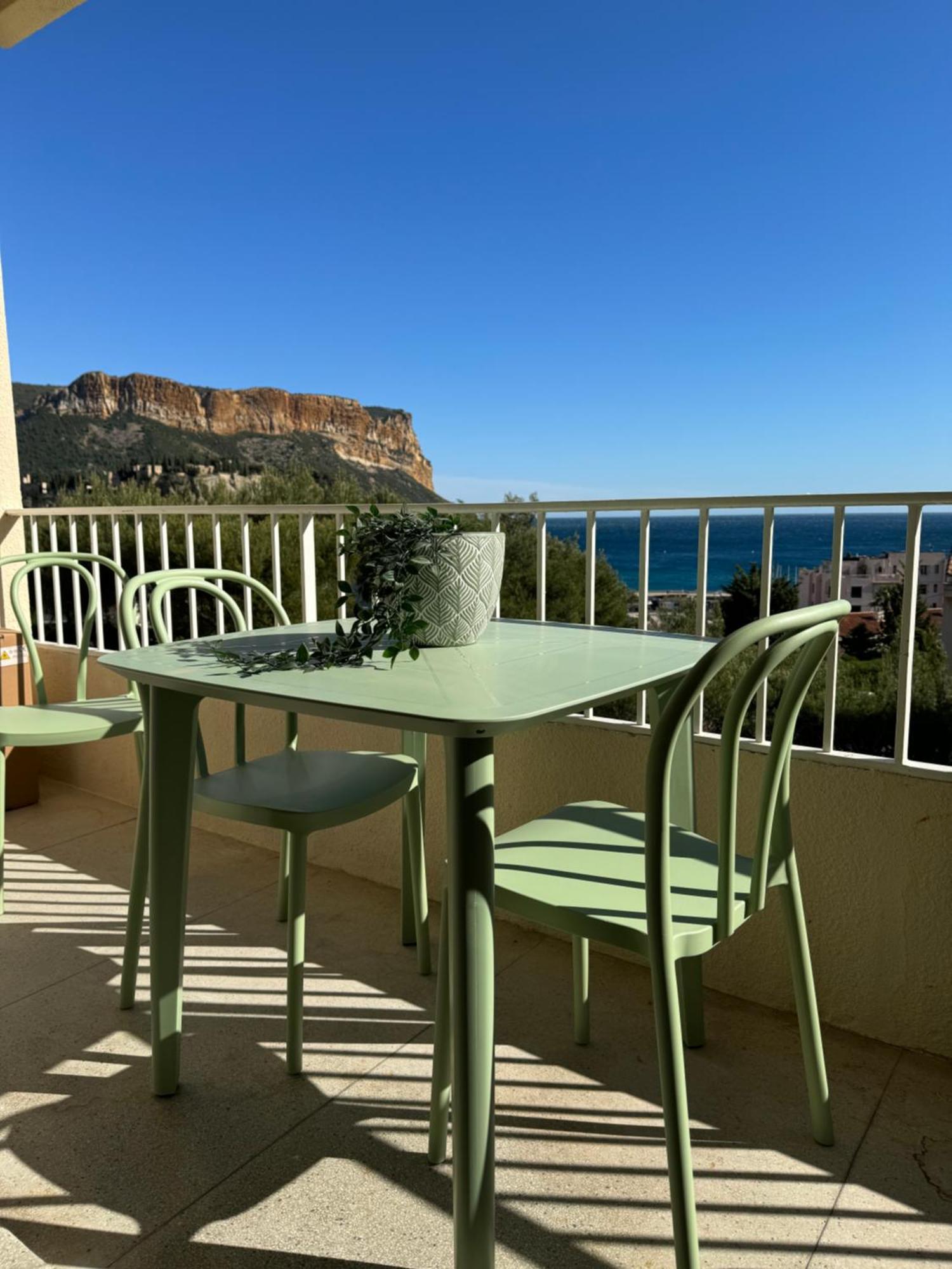 Апартаменти Le Balcon De La Rade Кассі Екстер'єр фото